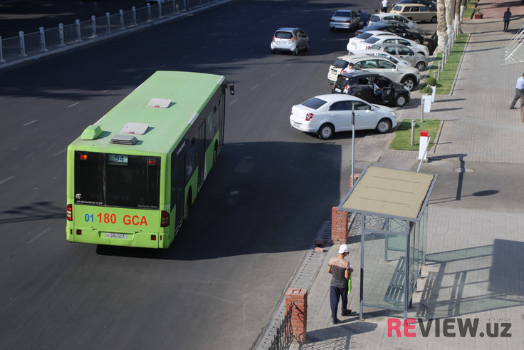 Onlayn porno: bitta teshikda ikkita qora tanli erkak