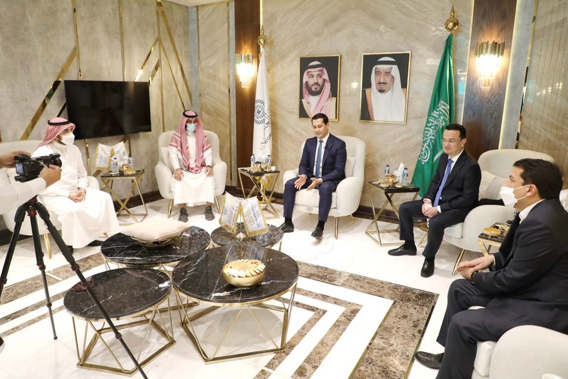 Sardor Umurzakov Madina shahri amiri shahzoda Faysal bin Salmon al-Saud bilan savdo-iqtisodiy hamkorlik masalasida gaplashdi Sardor Umurzakov Madina shahri amiri shahzoda Faysal bin Salmon al-Saud bilan savdo-iqtisodiy hamkorlik masalasida gaplashdi