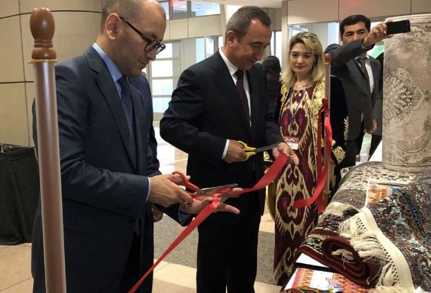 В США открыт первый торговый дом по продаже узбекских ковров