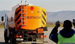 В Казахстане ввел временный запрет на вывоз нефтепродуктов автотранспортом