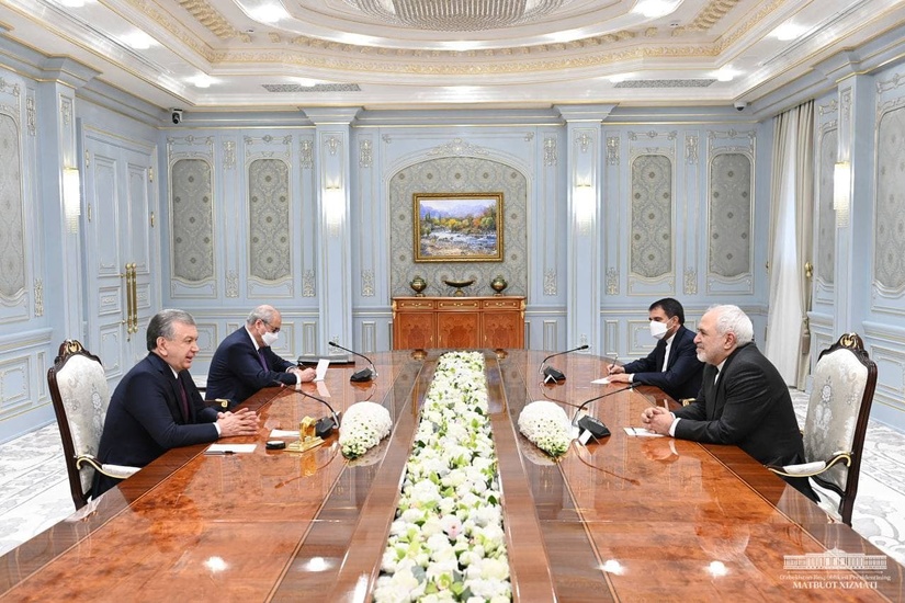 Президент Узбекистана принял министра иностранных дел Ирана