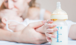 В Узбекистане запретили рекламу продуктов-заменителей грудного молока