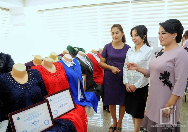 Anna Semenovichning yalangoch kokraklari HD Milan Balaev porno