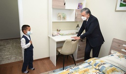 Shavkat Mirziyoyev Sardoba voqeasida jabr ko‘rganlar uchun barpo etilgan uylarni borib ko‘rdi (+foto)