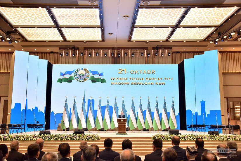 Президент поздравил с тридцатилетием придания узбекскому языку статуса государственного