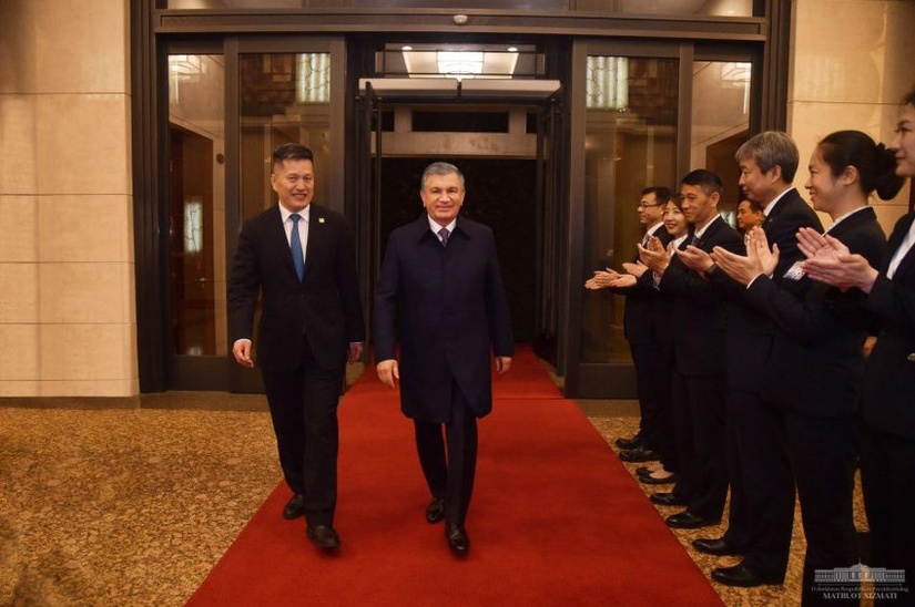 Президент Шавкат Мирзиёев прибыл в Пекин