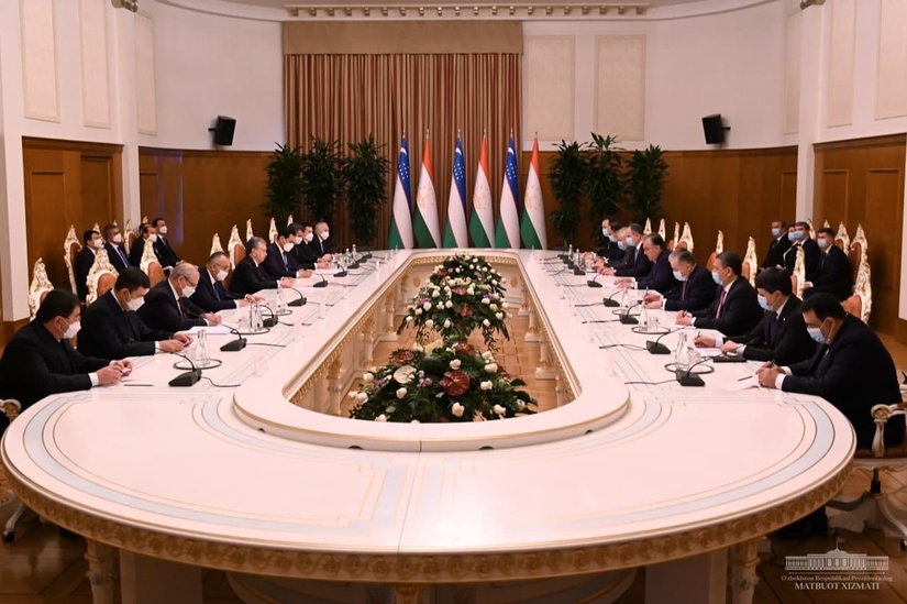 Президенты Узбекистана и Таджикистана подписали 35 документов