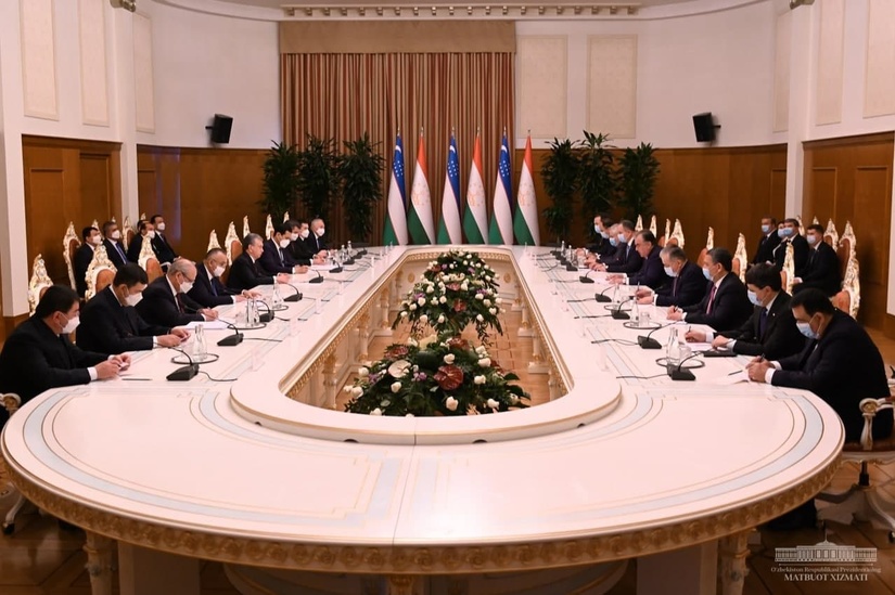 Президенты Узбекистана и Таджикистана подписали 35 документов Президенты Узбекистана и Таджикистана подписали 35 документов