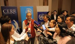 Нобелевский лауреат по экономике встретился с журналистами Узбекистана (+видео)