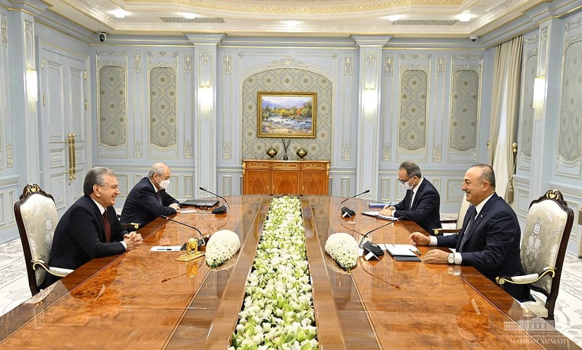 Президент Шавкат Мирзиёев принял министра иностранных дел Турции Мевлюта Чавушоглу
