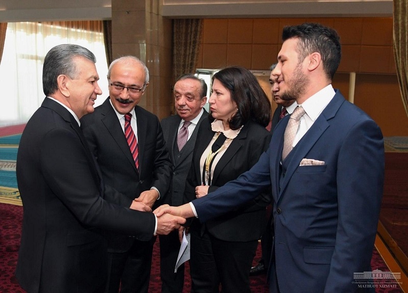 O‘zbekiston Prezidenti turkiyalik ishbilarmonlar bilan aniq loyihalarni muhokama qildi