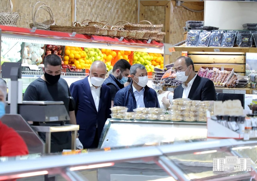 Abdulla Aripov va Jahongir Ortiqxo‘jayev savdo ob’yektlariga borib, karantin talablariga rioya etilishini o‘rgandi (+foto) Abdulla Aripov va Jahongir Ortiqxo‘jayev savdo ob’yektlariga borib, karantin talablariga rioya etilishini o‘rgandi (+foto)