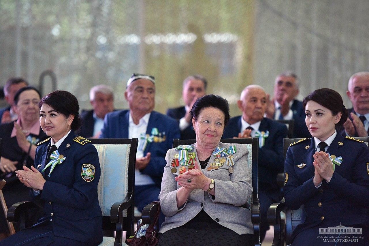 Amerikalik dada jinsiy aloqa Yupqa bel erotik fotosurat