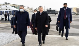 Президент Олот туманидаги ўтган йилги табиий офат оқибатларининг бартараф қилинганидан сўнгги  ишлар қамровини вертолётда кўздан кечирди (фото)
