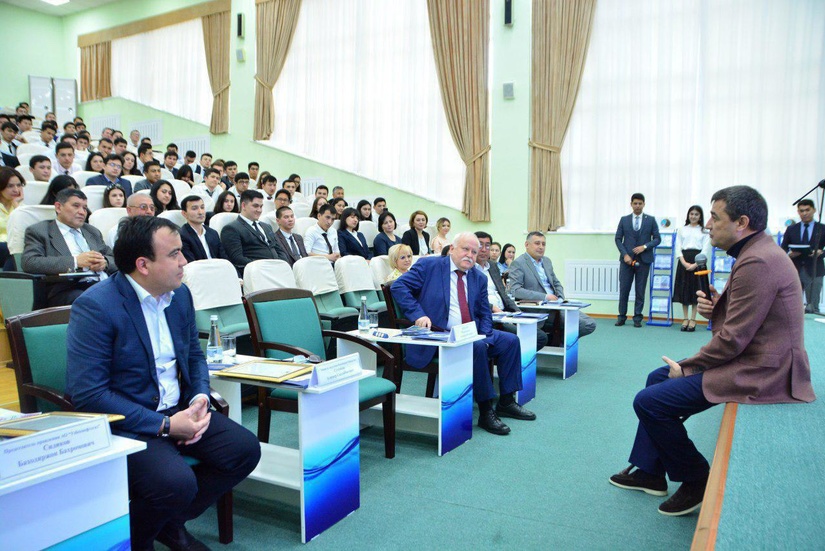 Министр энергетики Алишер Султанов провел встречу со студентами