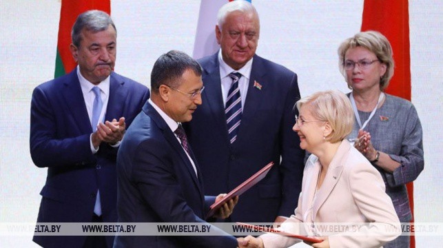 На Первом Форуме регионов Беларуси и Узбекистана подписан пакет экономических документов
