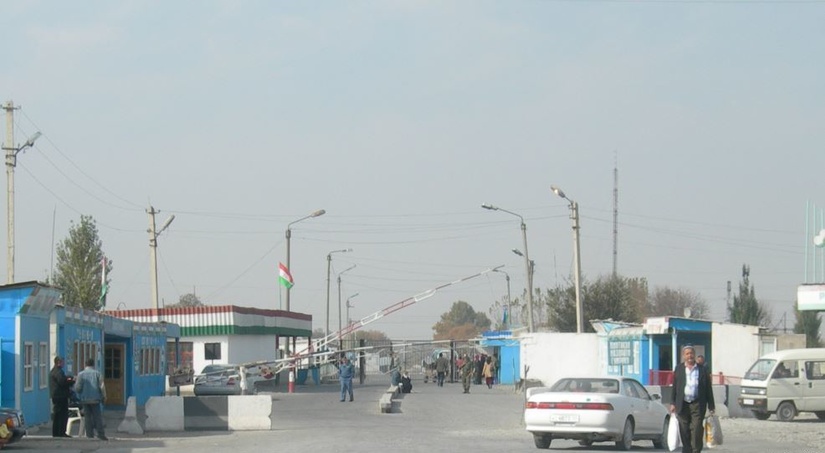 Узбекистан в разы снизил ставки страховых пошлин на въезд авто из Таджикистана