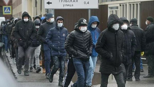 Россия меҳнат мигрантлари учун ишчи визасини жорий этиши мумкин Россия меҳнат мигрантлари учун ишчи визасини жорий этиши мумкин