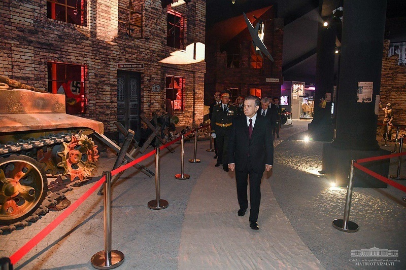Президент посетил Музей славы в Парке Победы – ФОТОРЕПОРТАЖ