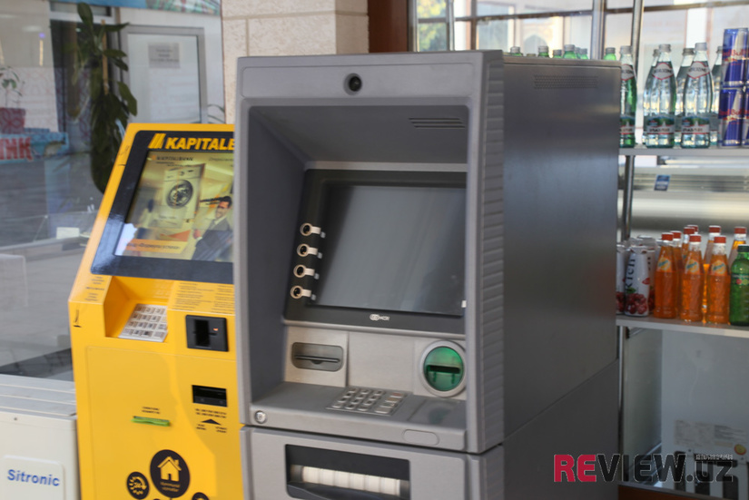 С октября банкоматы будут выдавать только сумы С октября банкоматы будут выдавать только сумы