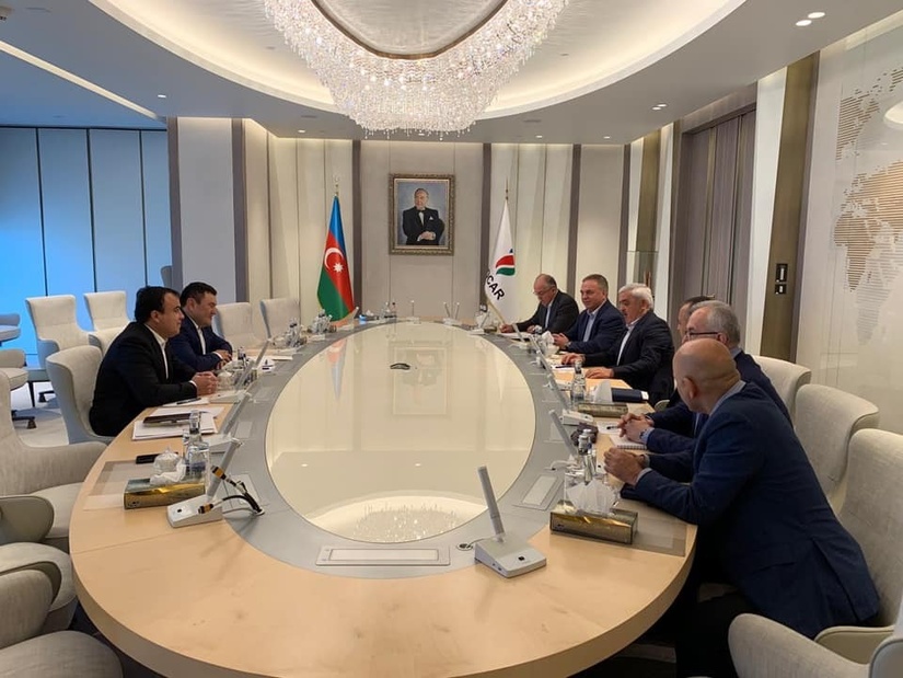 Узбекистан и Азербайджан договорились о совместном изучении проектов по добычи нефти на Каспии