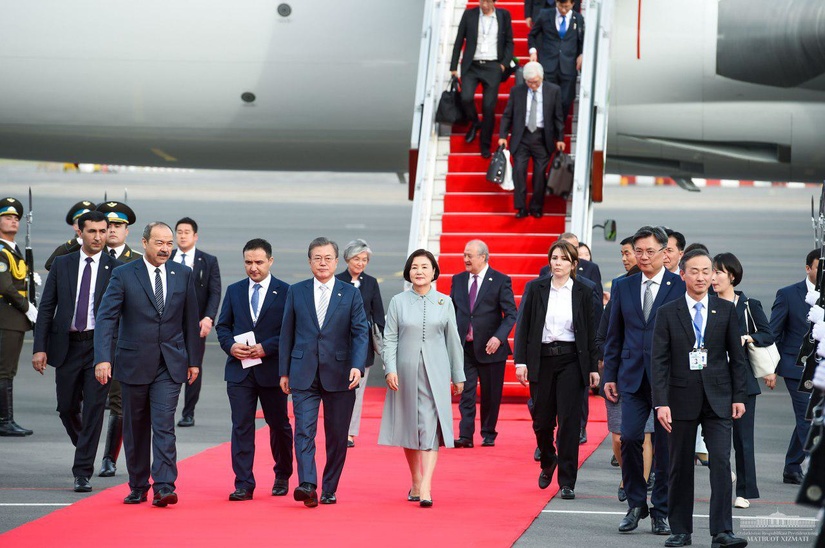 Президент Республики Корея Мун Чжэ Ин прибыл в Узбекистан
