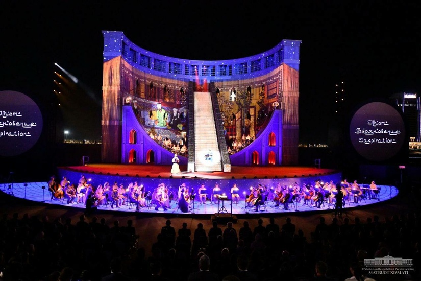 Shavkat Mirziyoyevning “Buyuk ipak yo‘li” xalqaro turizm markazi ochilishi marosimidagi ishtiroki (+foto) Shavkat Mirziyoyevning “Buyuk ipak yo‘li” xalqaro turizm markazi ochilishi marosimidagi ishtiroki (+foto)