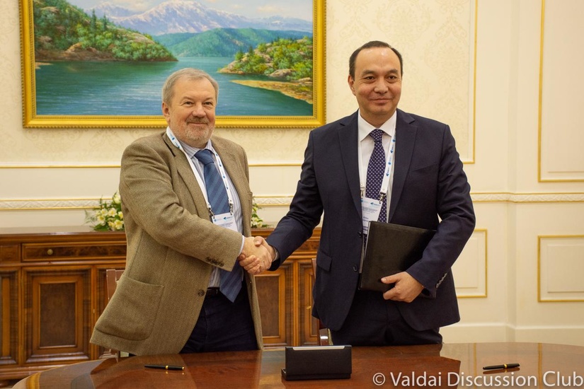 ИСМИ и Клуб «Валдай» подписали соглашение о сотрудничестве