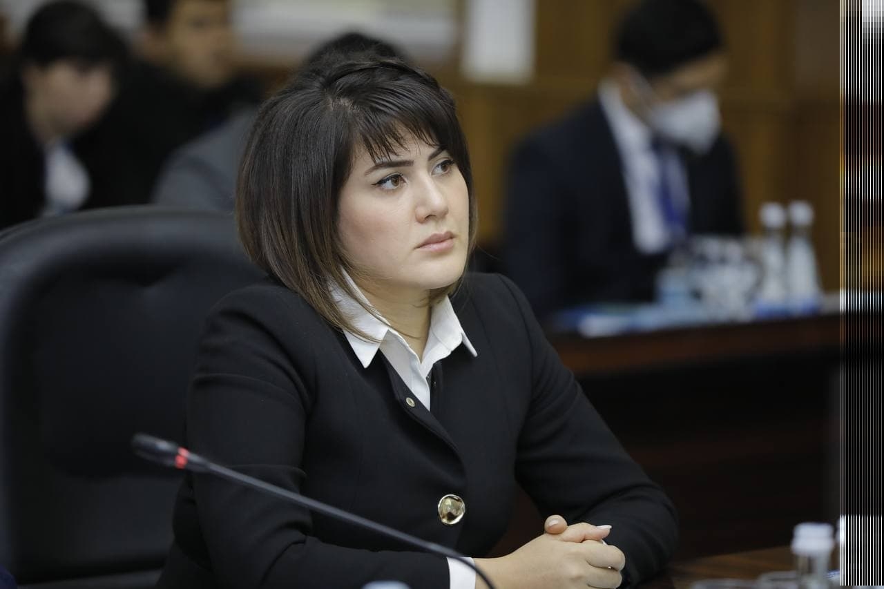 Anusni yalagan seksual qizlarning fotosuratlari Qizil sochli, uzun oyoqli qiz bilan porno tomosha qiling