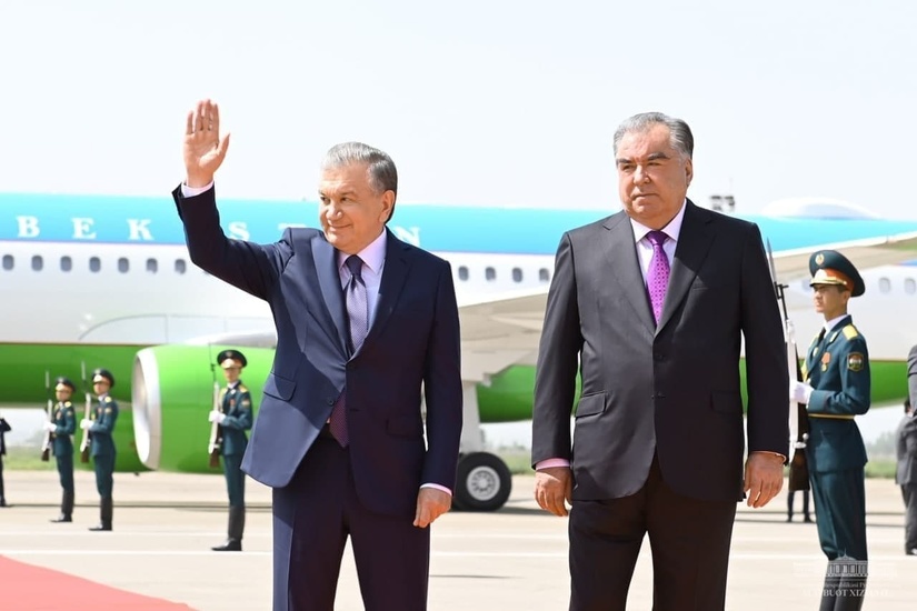 Shavkat Mirziyoyev rasmiy tashrif bilan Tojikistonga jo‘nab ketdi Shavkat Mirziyoyev rasmiy tashrif bilan Tojikistonga jo‘nab ketdi